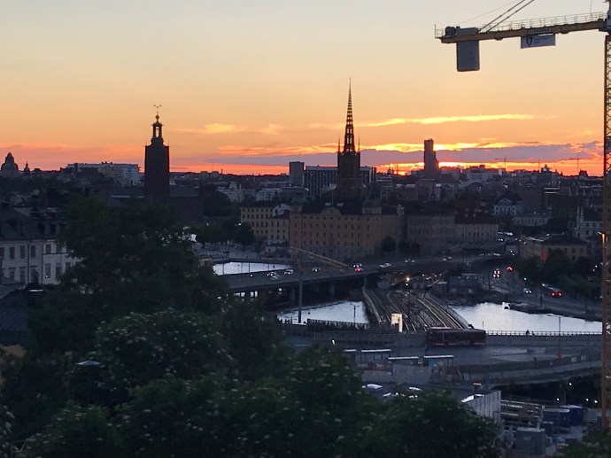 BCB51905-953B-431F-819B-DD440333E3E1